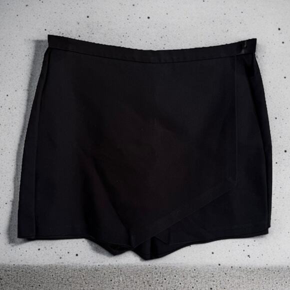 Abercrombie & Fitch Womens Skort Sz 2 Skirt Shorts Black Asymmetrical Diagonal - Picture 1 of 7